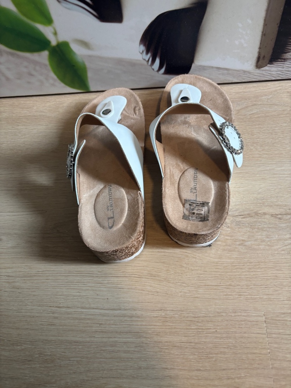 CL by Laundry White T-Strap Sandals with Rhinestone Buckle US 8 - Picture 3 of 9